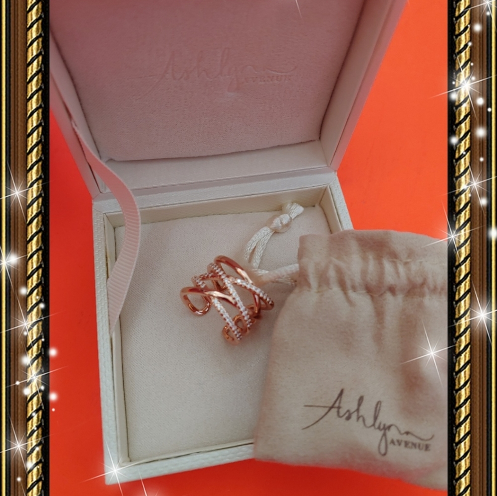 $180 Ashlynn Avenue gold ring size 7